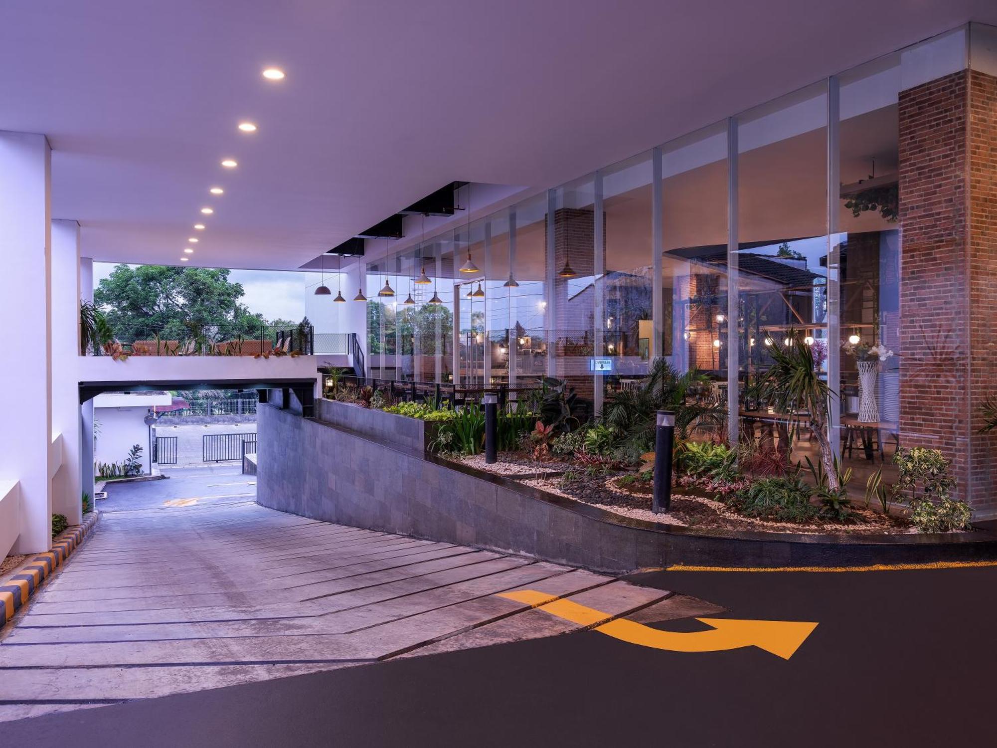 Luminor Hotel Purwokerto By Wh Εξωτερικό φωτογραφία